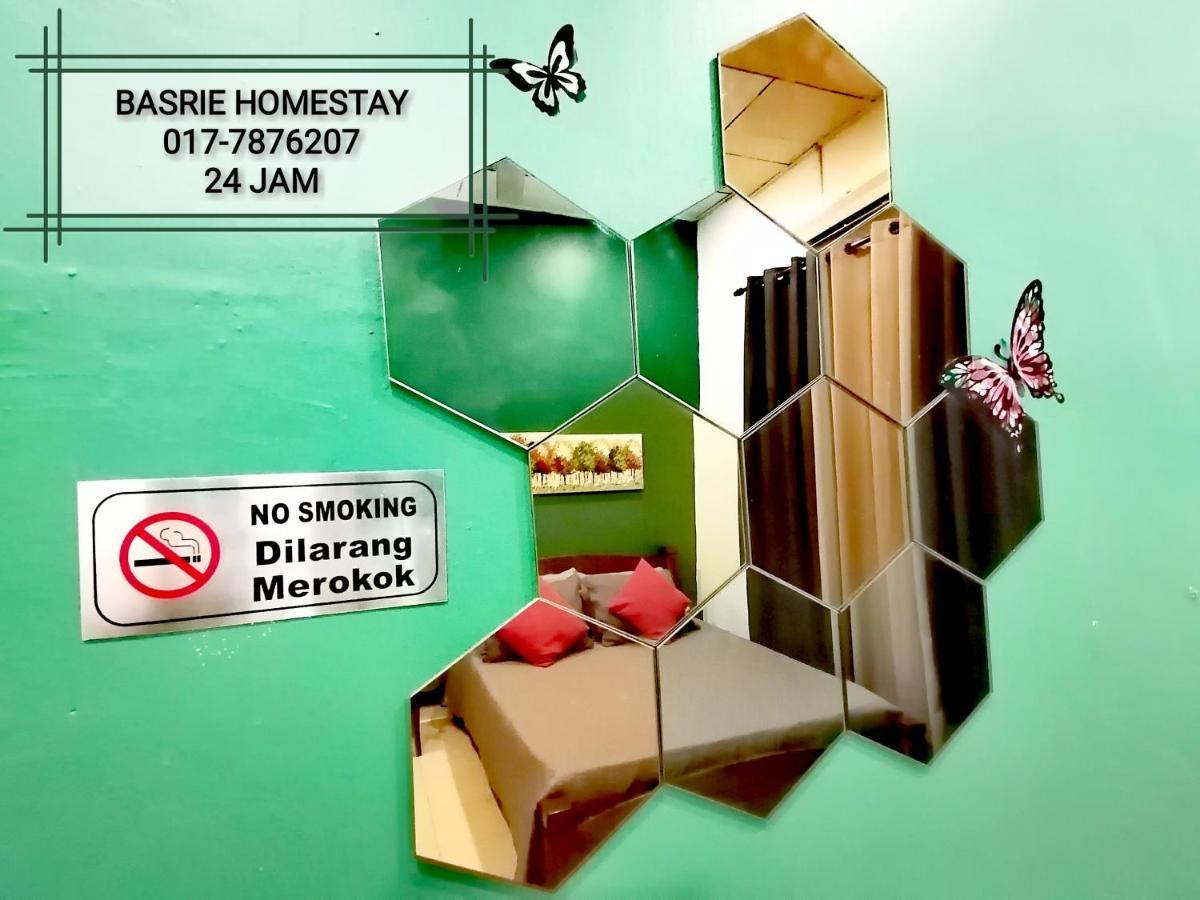 Basrie Villa "Mslim Only" - Mini Cinema , Private Pool , Wi-Fi , Netflix Muar Kültér fotó