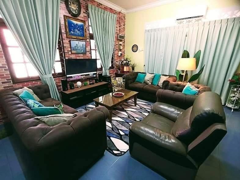 Basrie Villa "Mslim Only" - Mini Cinema , Private Pool , Wi-Fi , Netflix Muar Kültér fotó