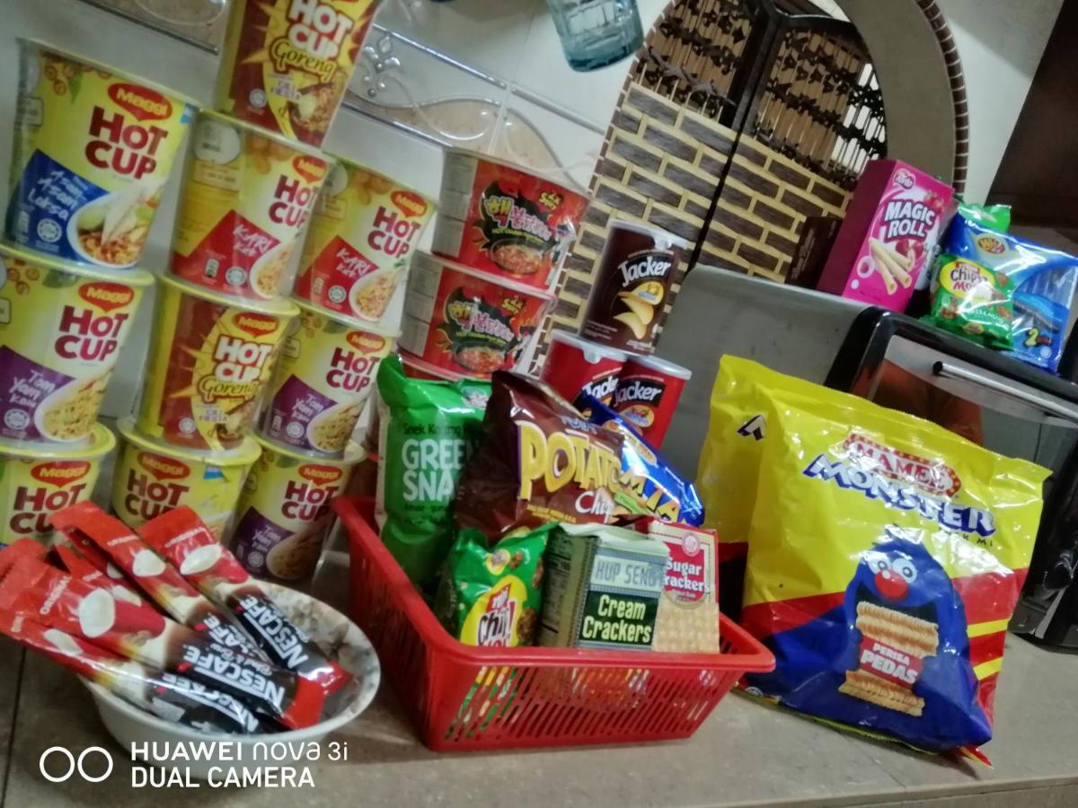 Basrie Villa "Mslim Only" - Mini Cinema , Private Pool , Wi-Fi , Netflix Muar Kültér fotó
